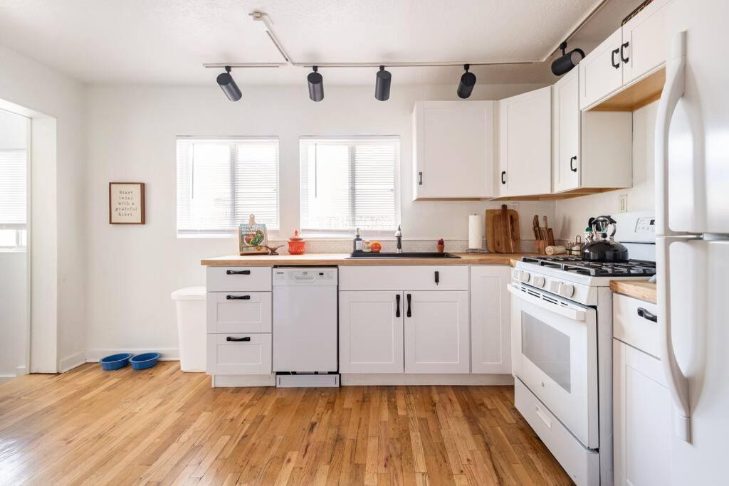 House With Great Beds, Full Kitchen, Fenced Yard Villa Албукерке Екстериор снимка